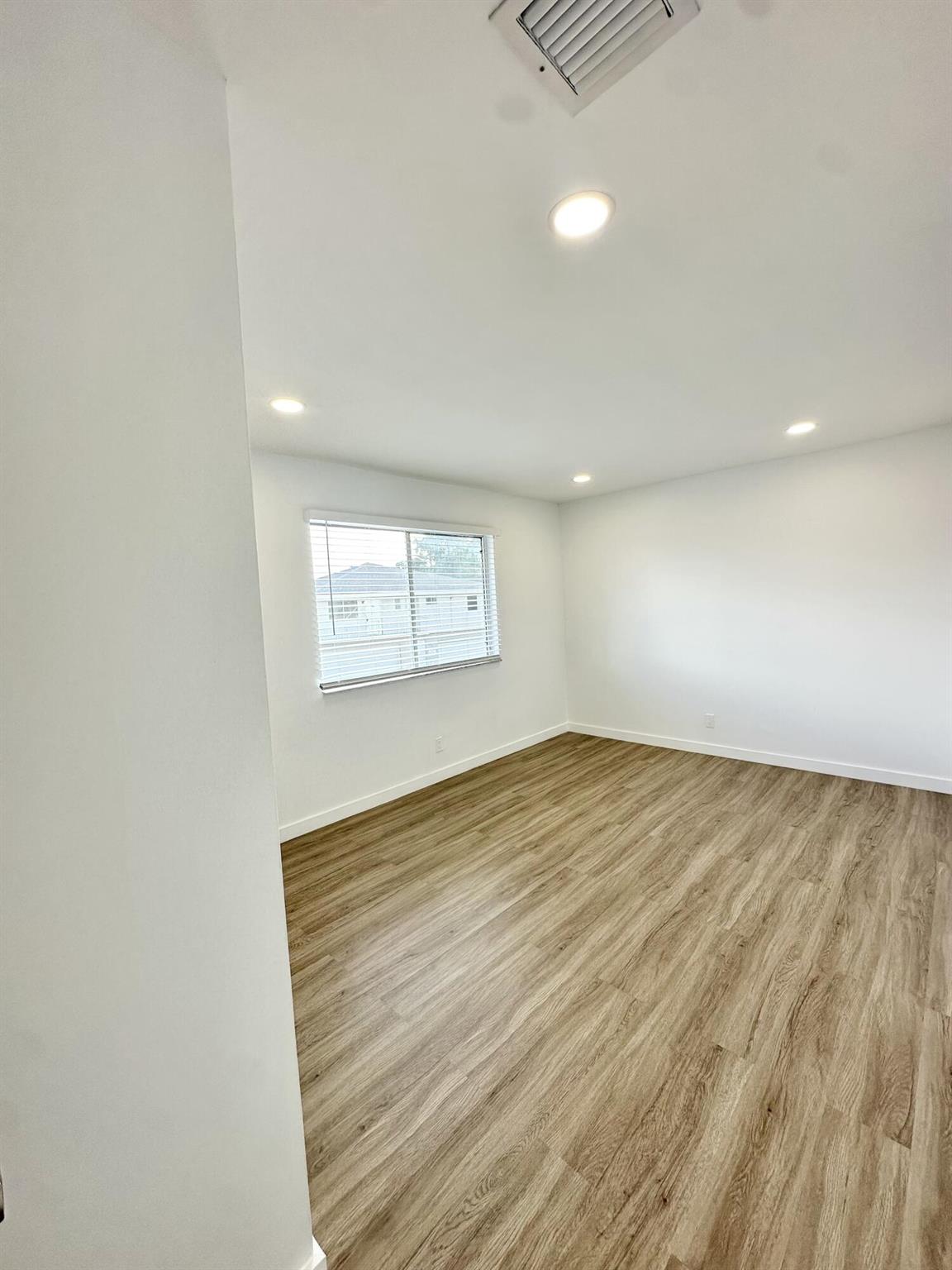 TIFFANY LAKE COND PHASE T - Residential Lease