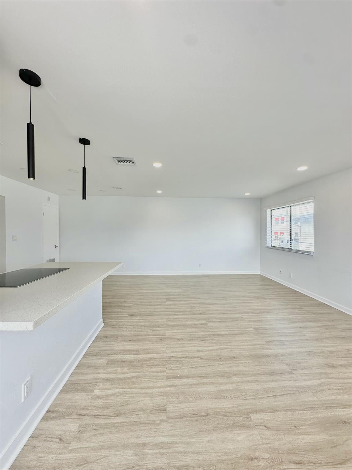 TIFFANY LAKE COND PHASE T - Residential Lease