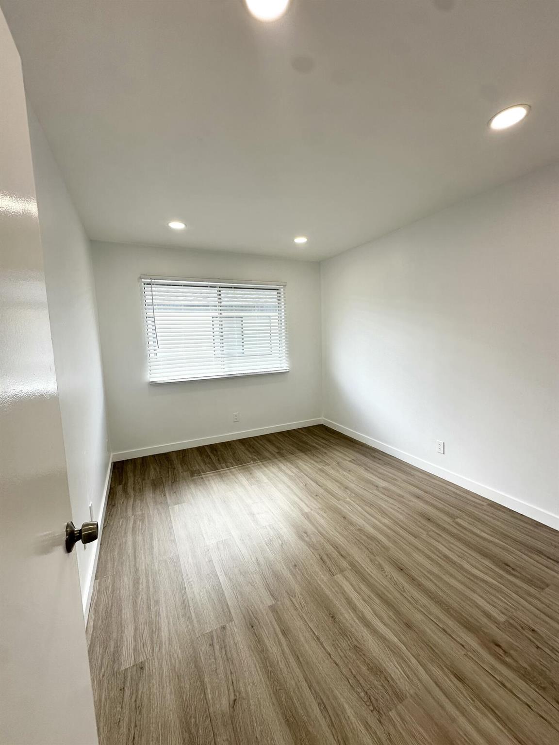 TIFFANY LAKE COND PHASE T - Residential Lease