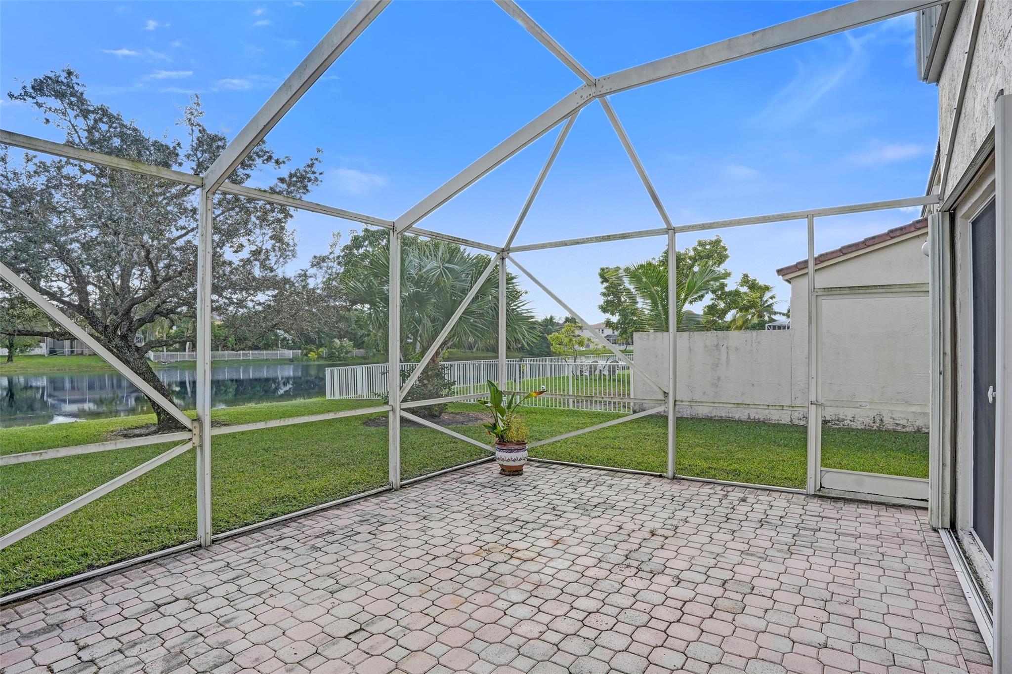Towngate 156-11 B - Residential