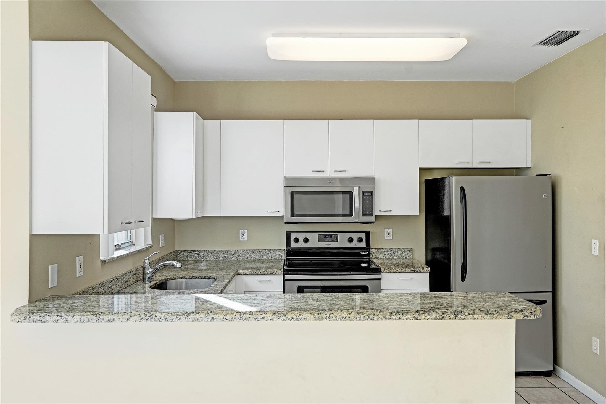 Towngate 156-11 B - Residential