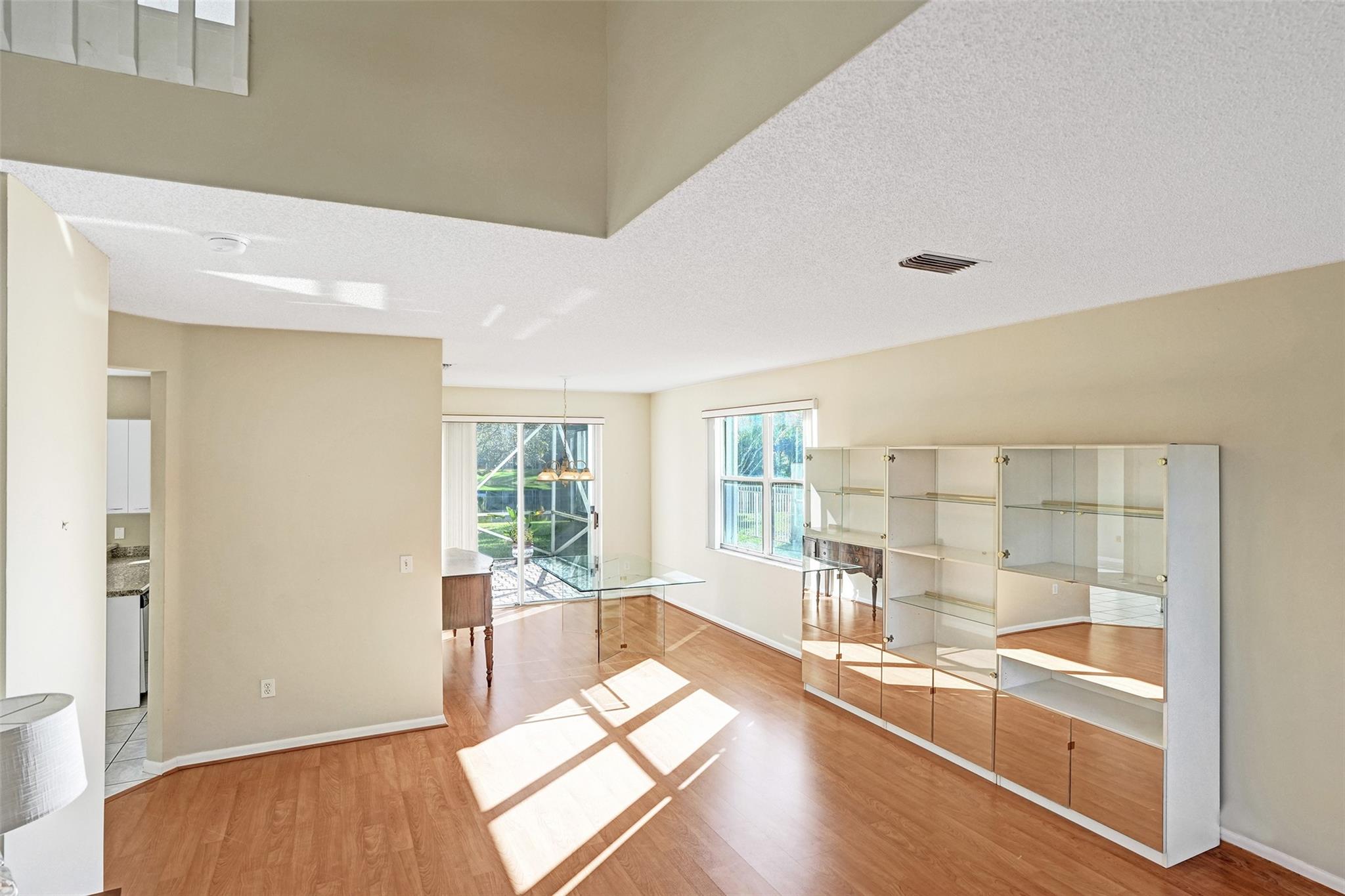 Towngate 156-11 B - Residential