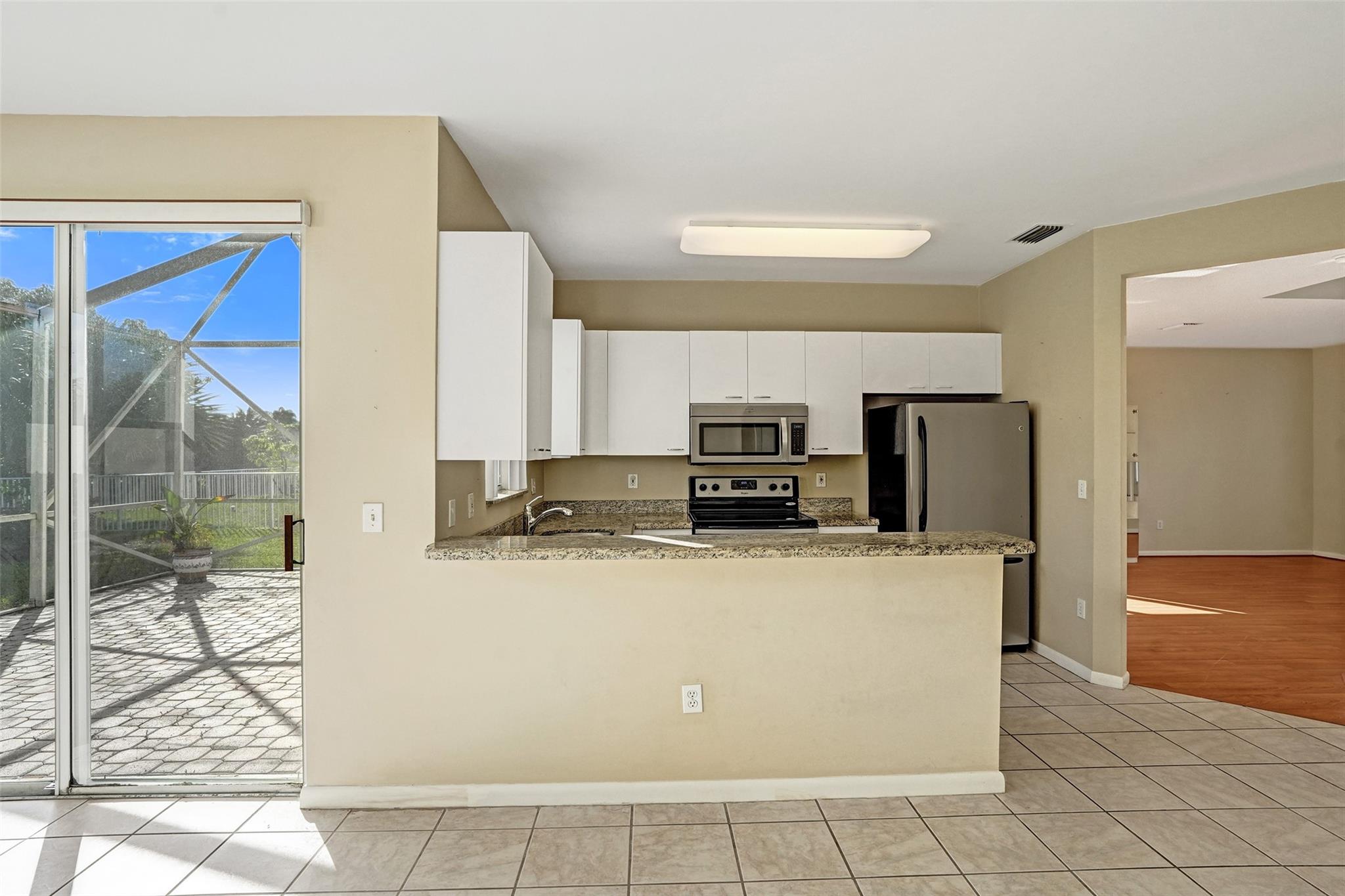 Towngate 156-11 B - Residential