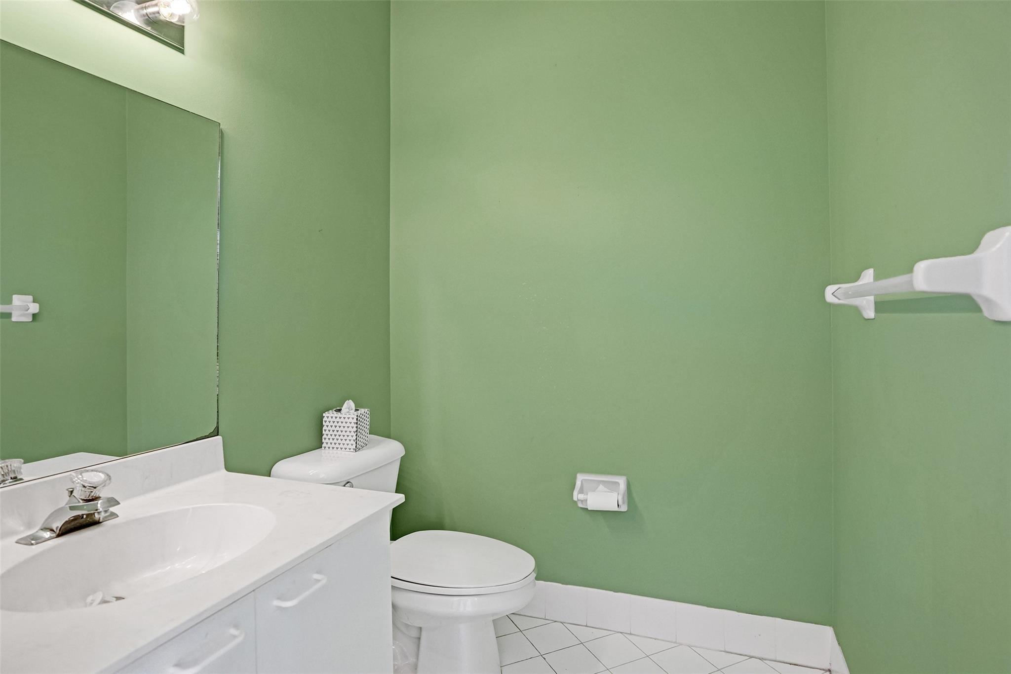 Towngate 156-11 B - Residential