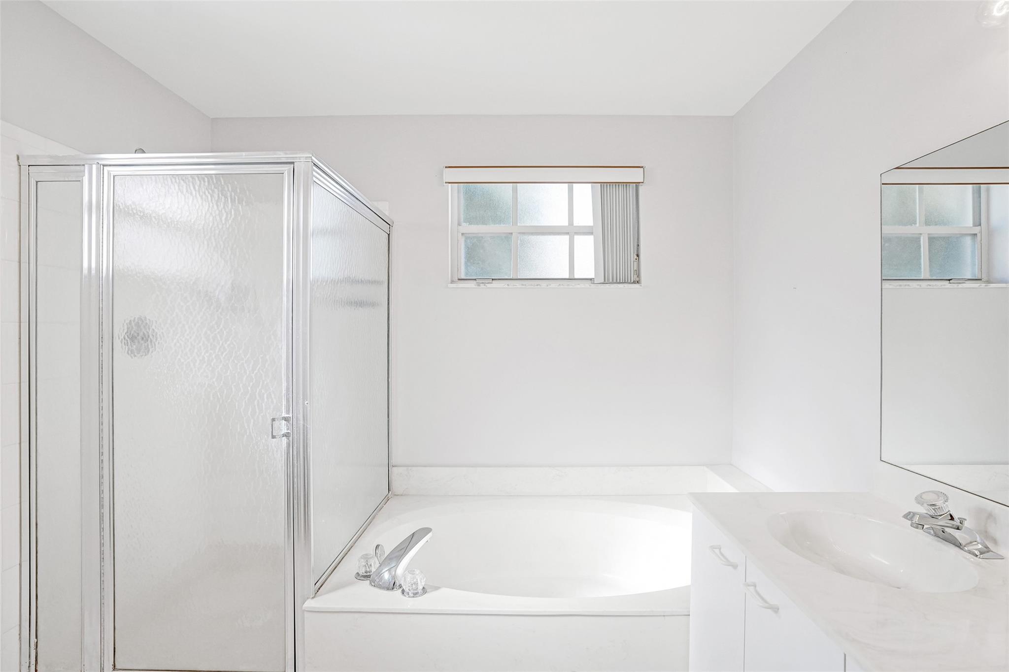 Towngate 156-11 B - Residential
