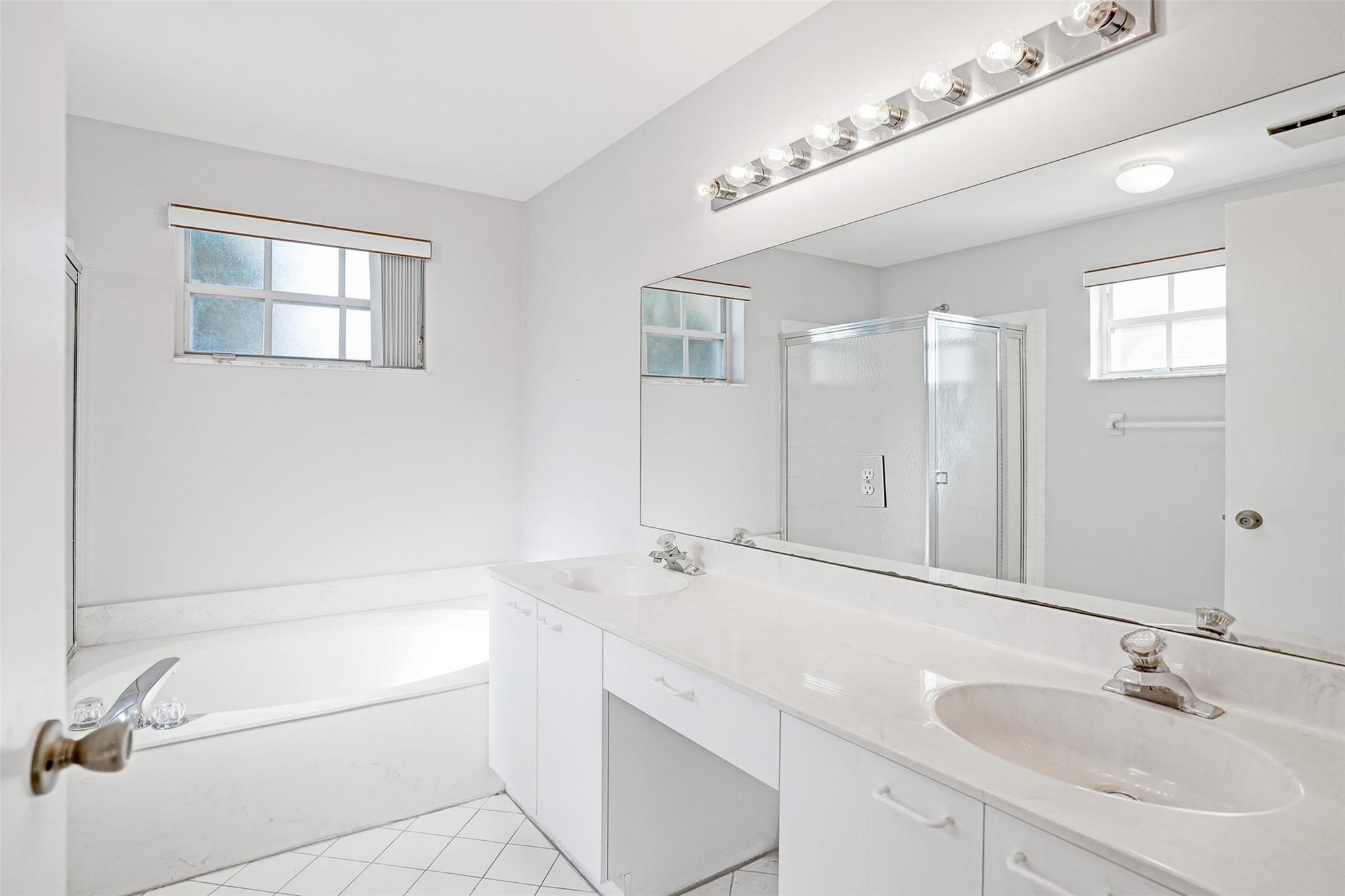 Towngate 156-11 B - Residential