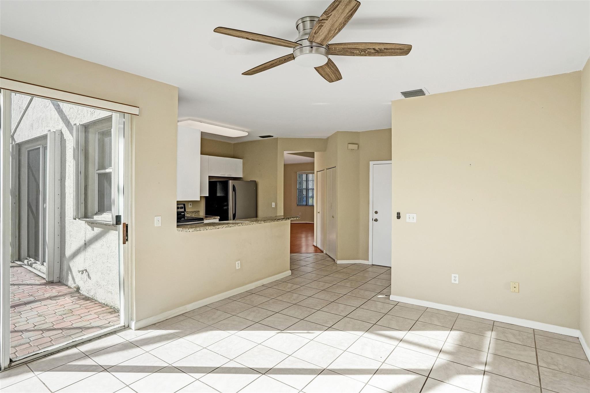 Towngate 156-11 B - Residential