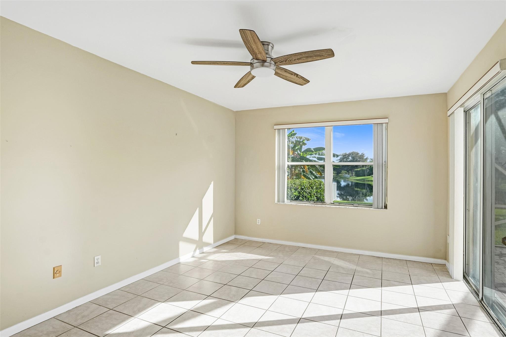 Towngate 156-11 B - Residential
