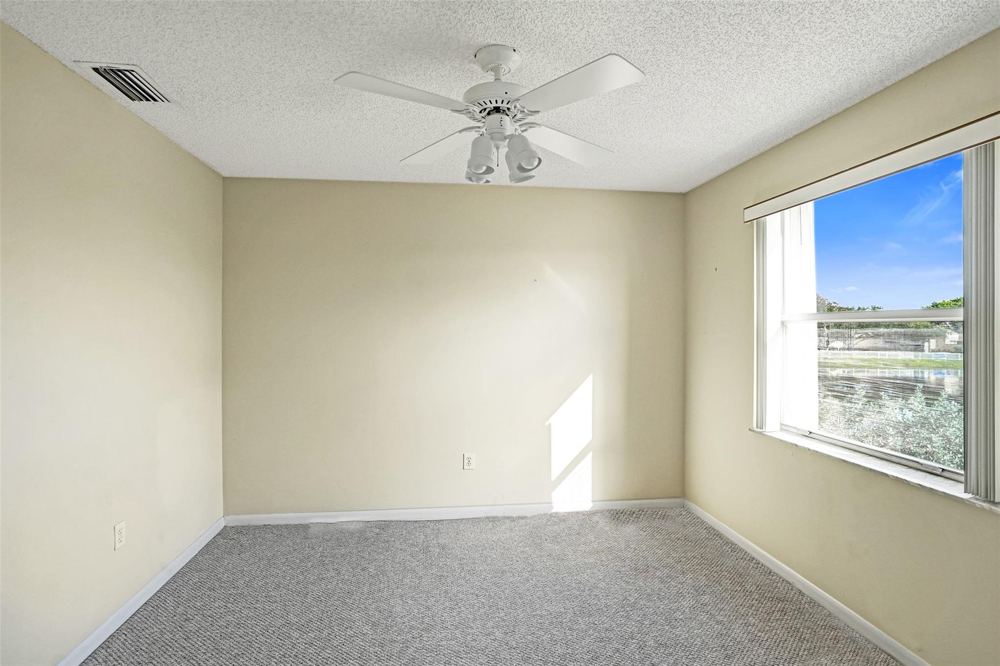 Towngate 156-11 B - Residential
