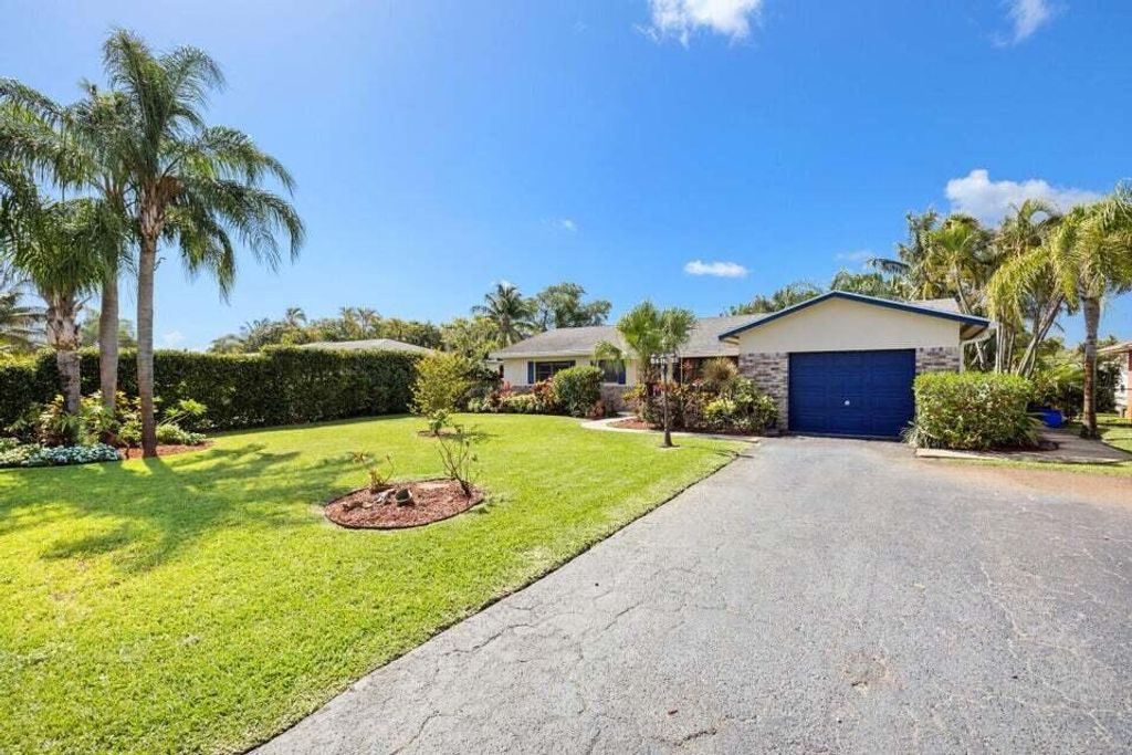 Photo of 146 SE 26th Avenue, Boynton Beach, FL 33435 (MLS # R11103689)