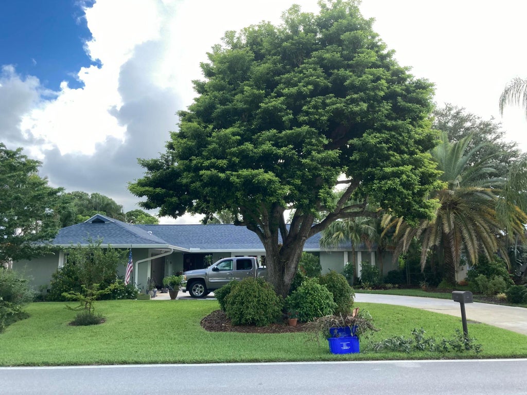 Photo of 9714 HONEYSUCKLE Avenue, Palm Beach Gardens, FL 33410 (MLS # B26084462)
