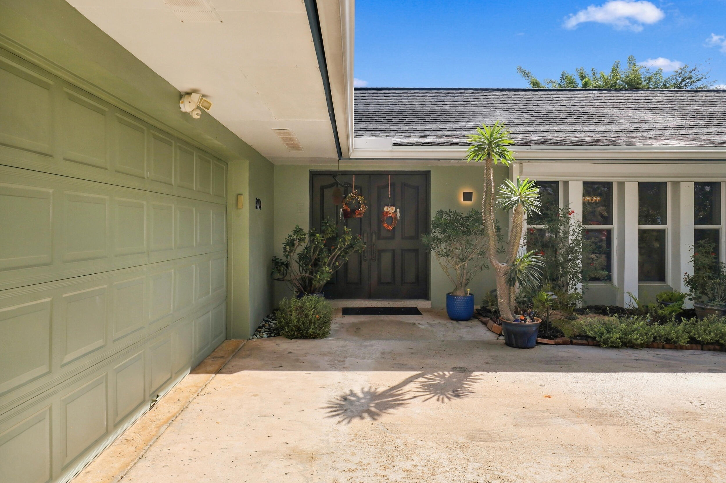 9714 HONEYSUCKLE Avenue