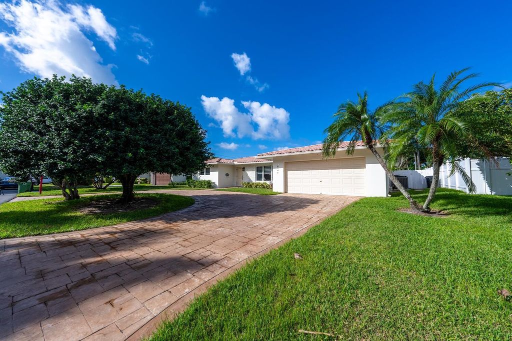 Photo of 4731 NE 29th Ave, Fort Lauderdale, FL 33308 (MLS # F10531993)