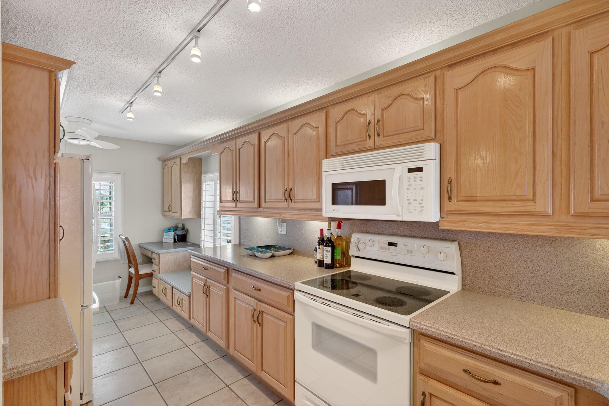 OCEAN DUNES CONDOMINIUM - Residential