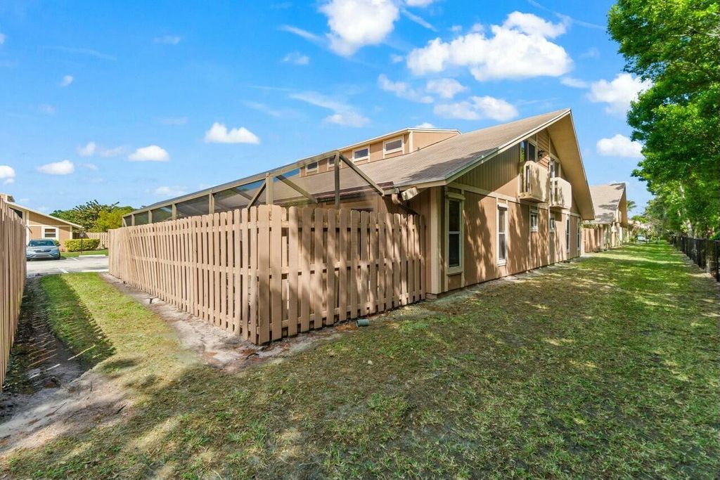 Photo of 262 Maplecrest Circle, Jupiter, FL 33458 (MLS # R11083796)