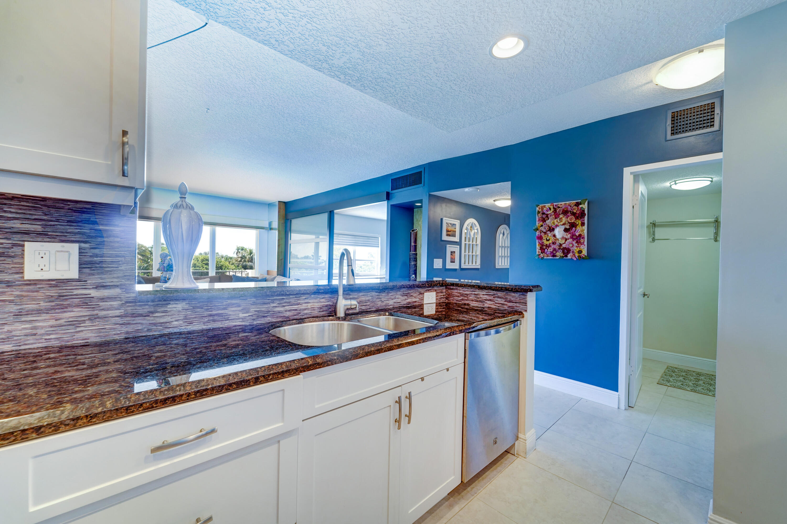 View photos, virtual tours, details... 2500 E Las Olas Boulevard 403