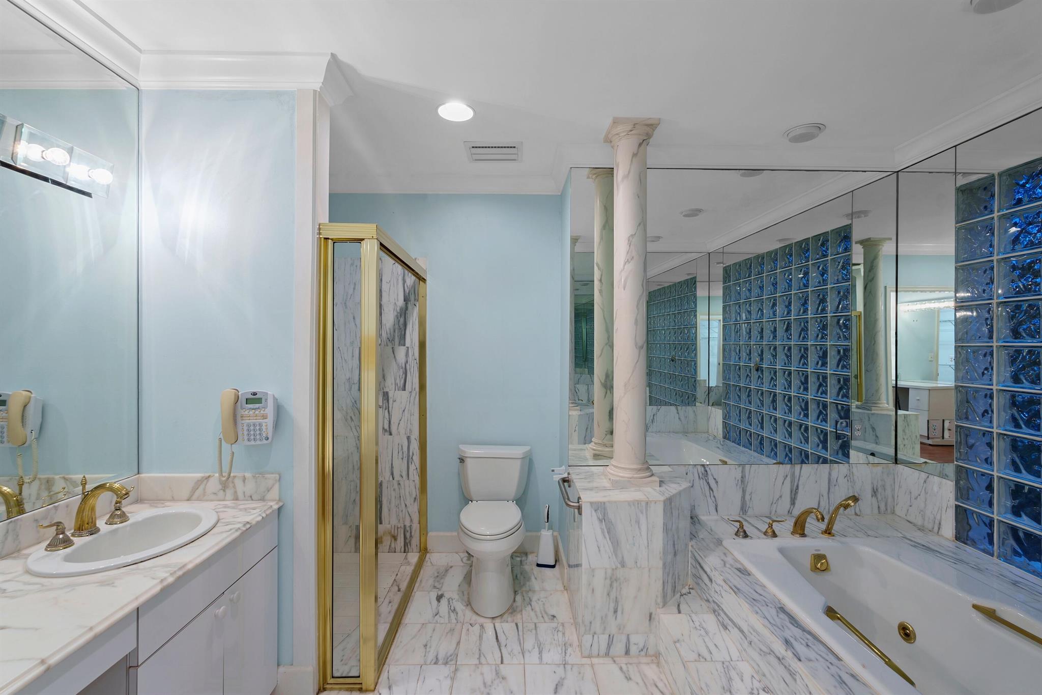 JUPITER HILLS VILLAGE - Residential