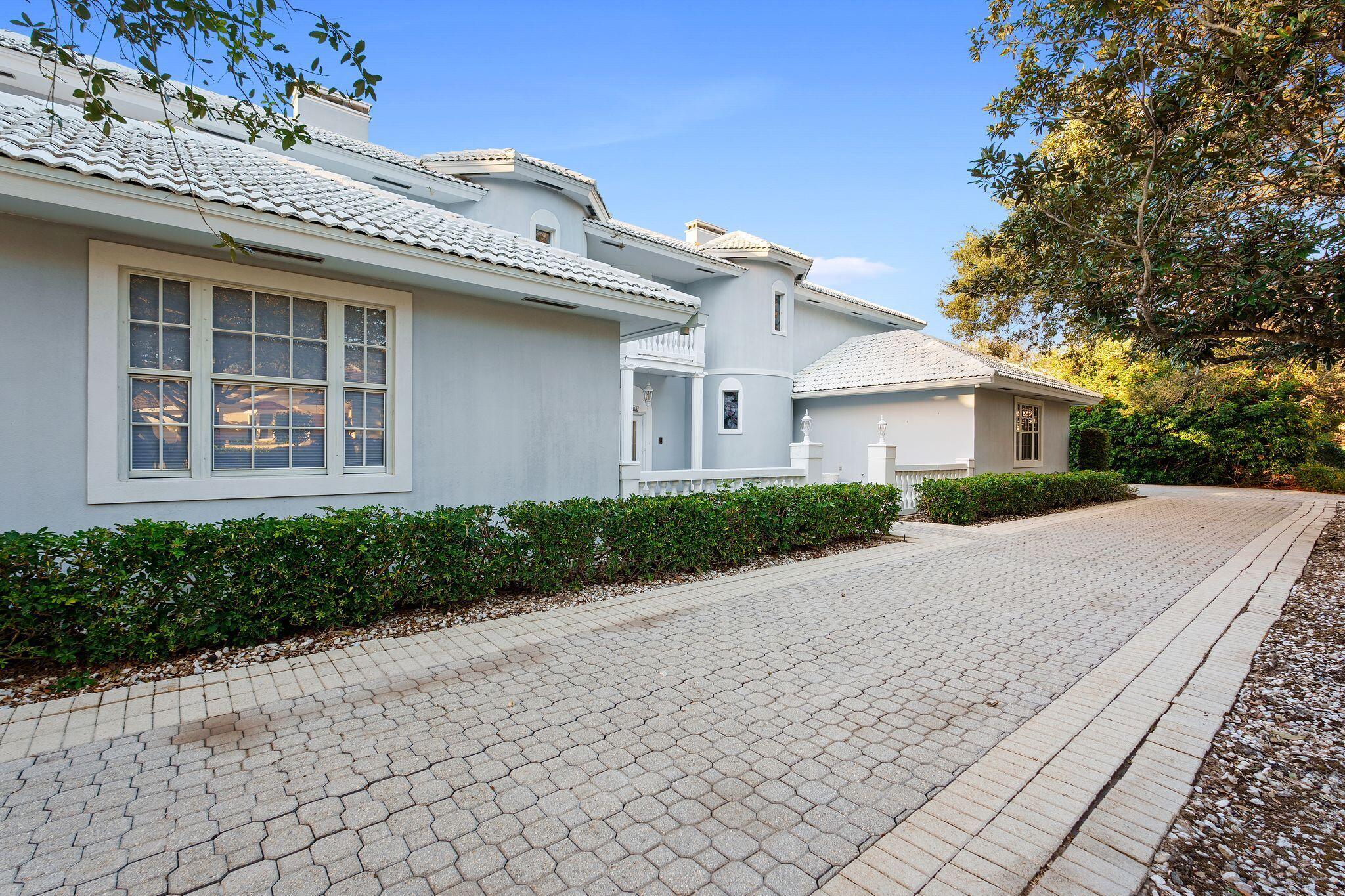 JUPITER HILLS VILLAGE - Residential