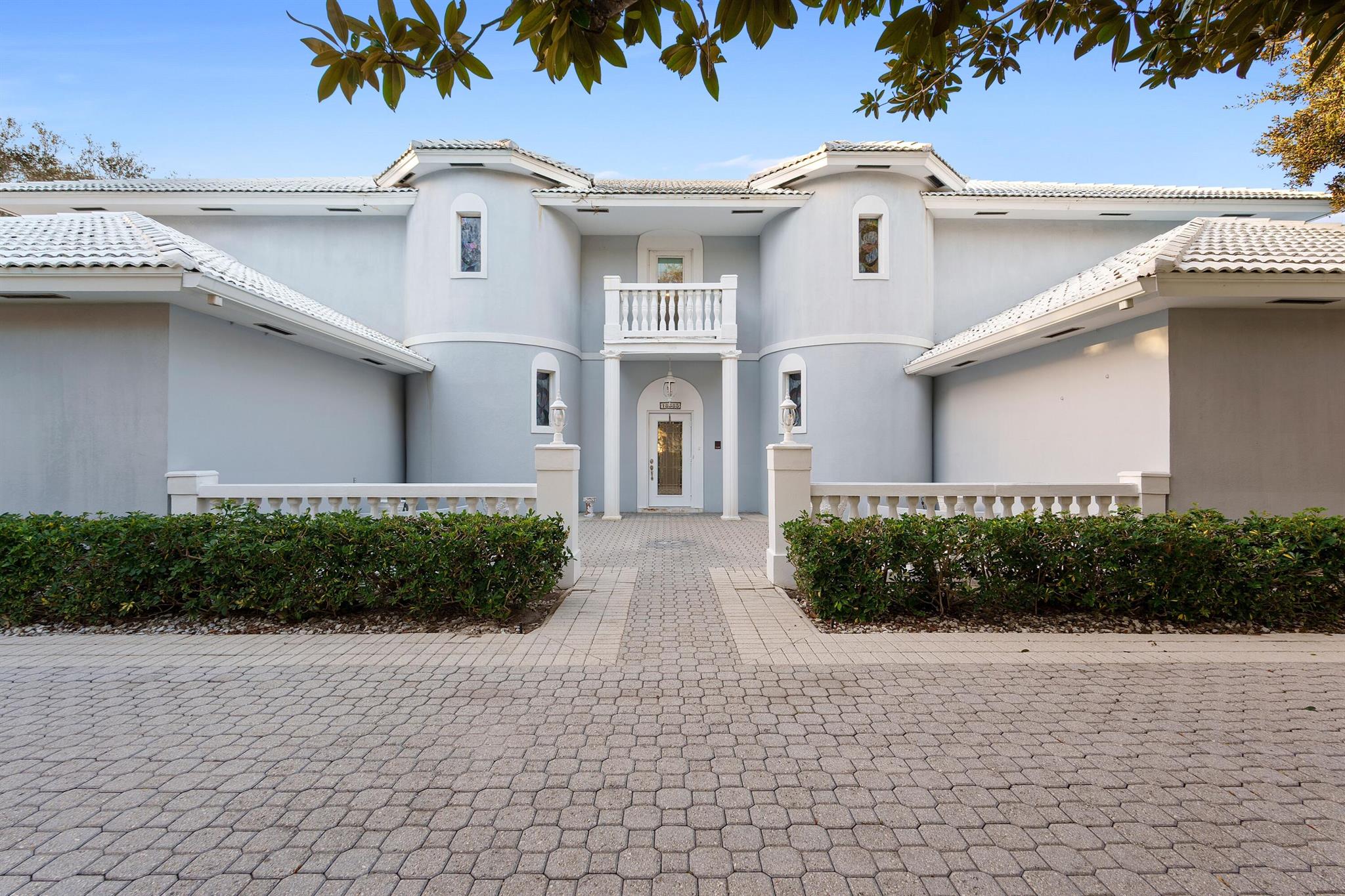JUPITER HILLS VILLAGE - Residential