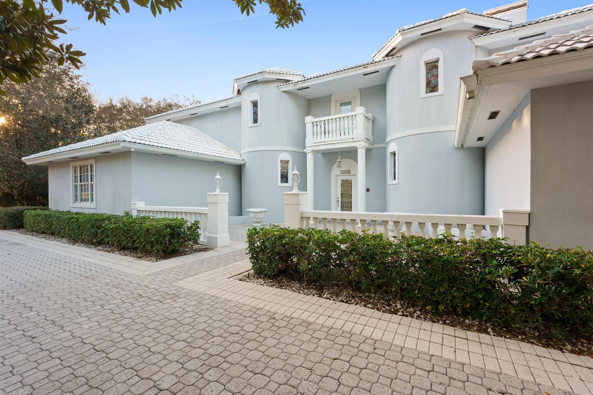 JUPITER HILLS VILLAGE - Residential