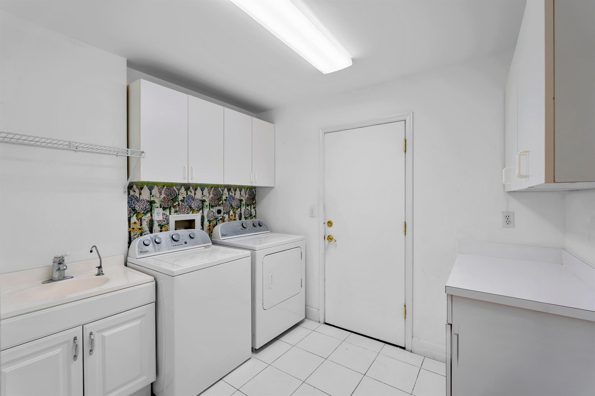 JUPITER HILLS VILLAGE - Residential