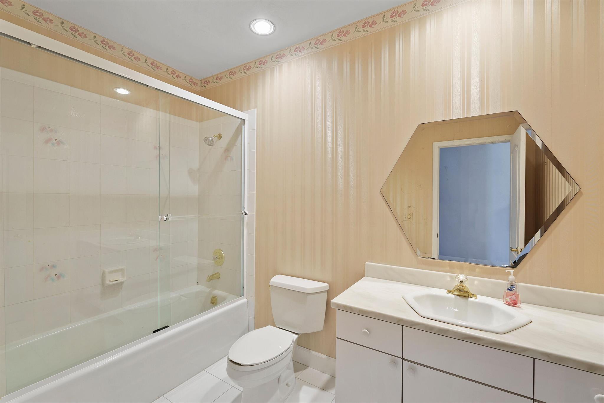 JUPITER HILLS VILLAGE - Residential