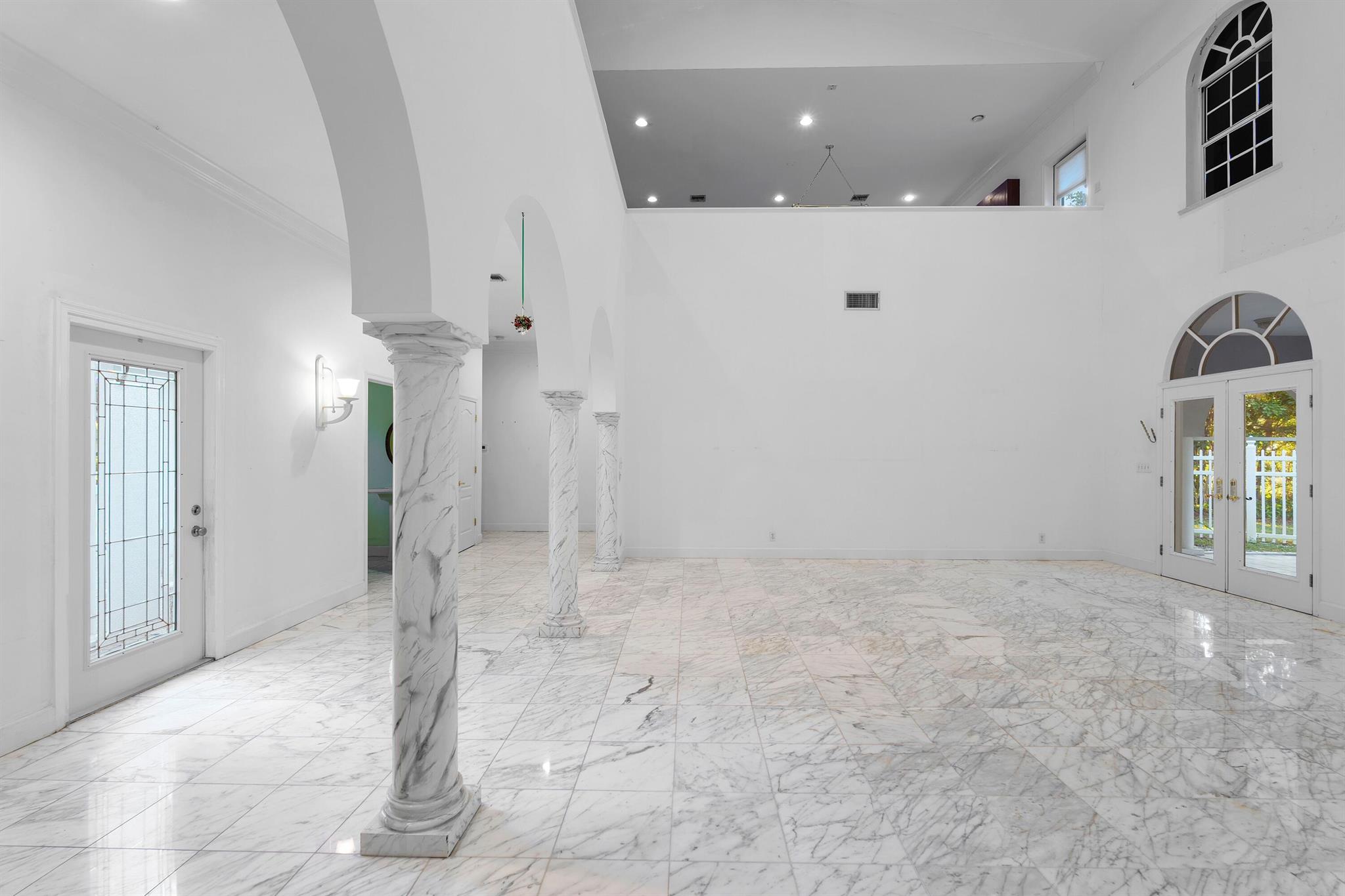 JUPITER HILLS VILLAGE - Residential