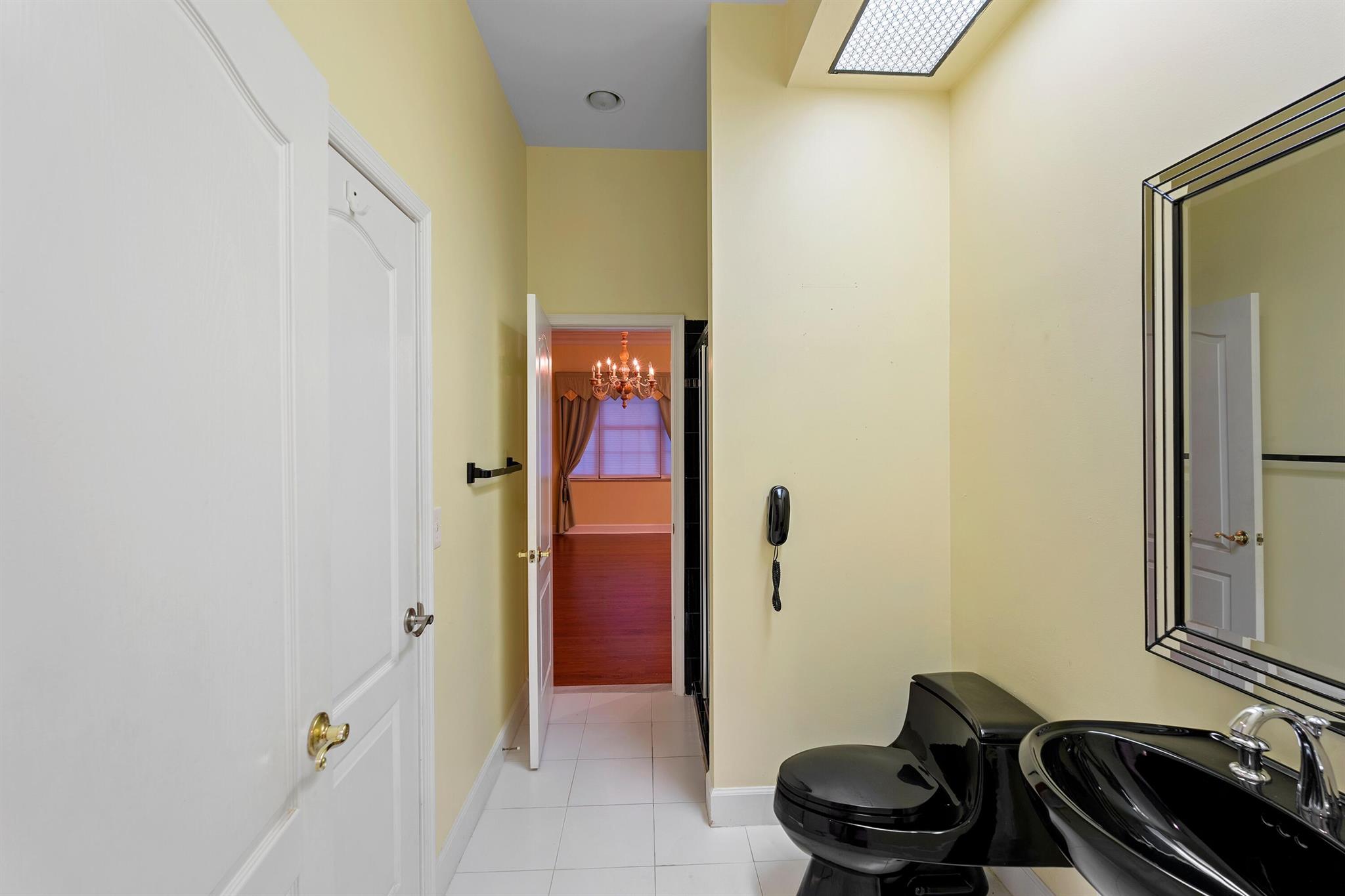 JUPITER HILLS VILLAGE - Residential