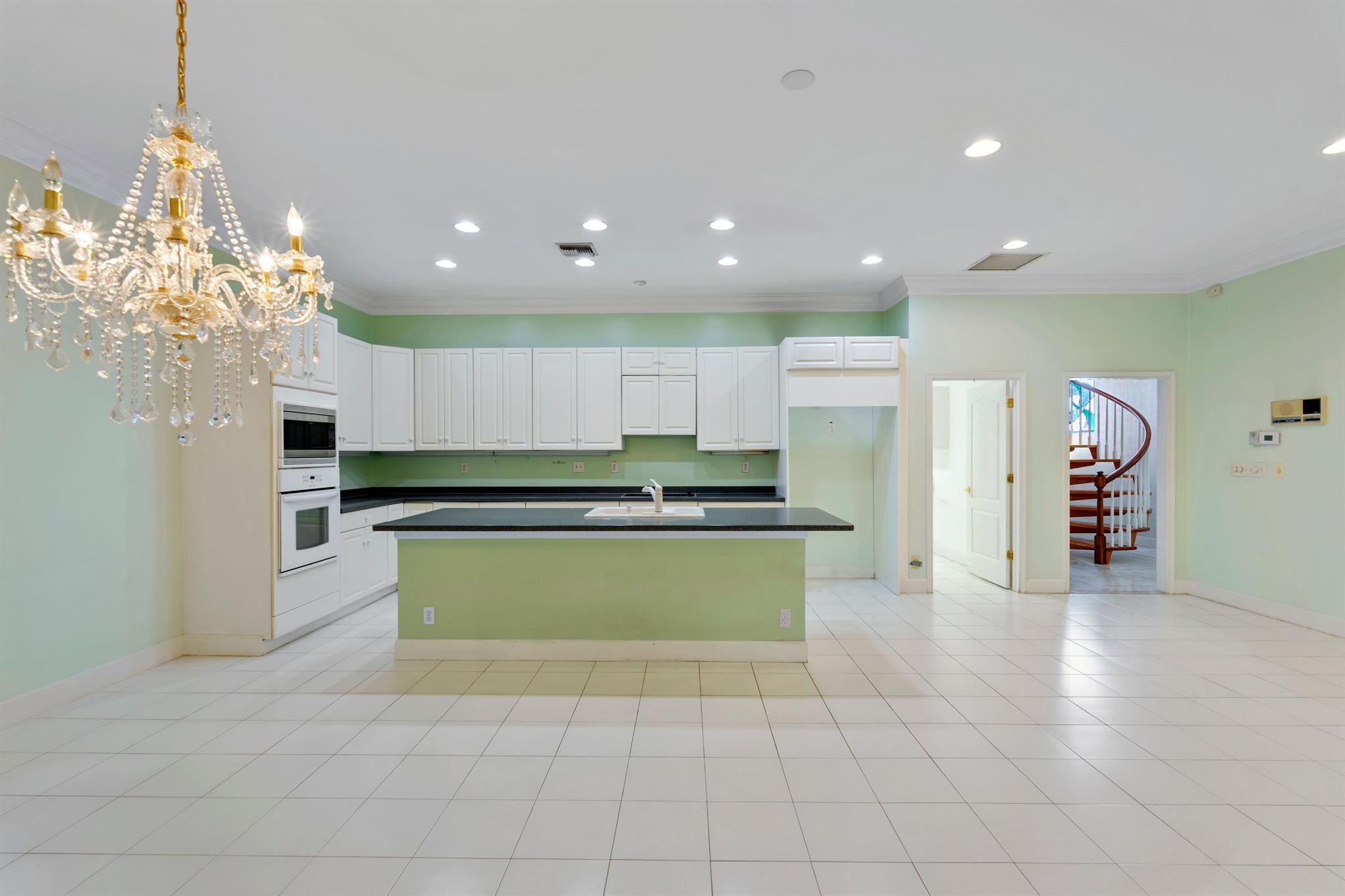 JUPITER HILLS VILLAGE - Residential