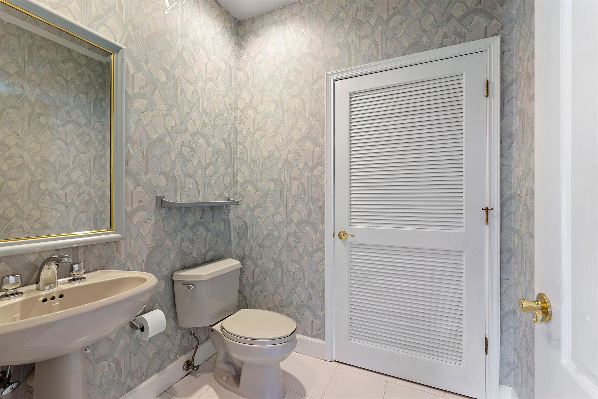 JUPITER HILLS VILLAGE - Residential