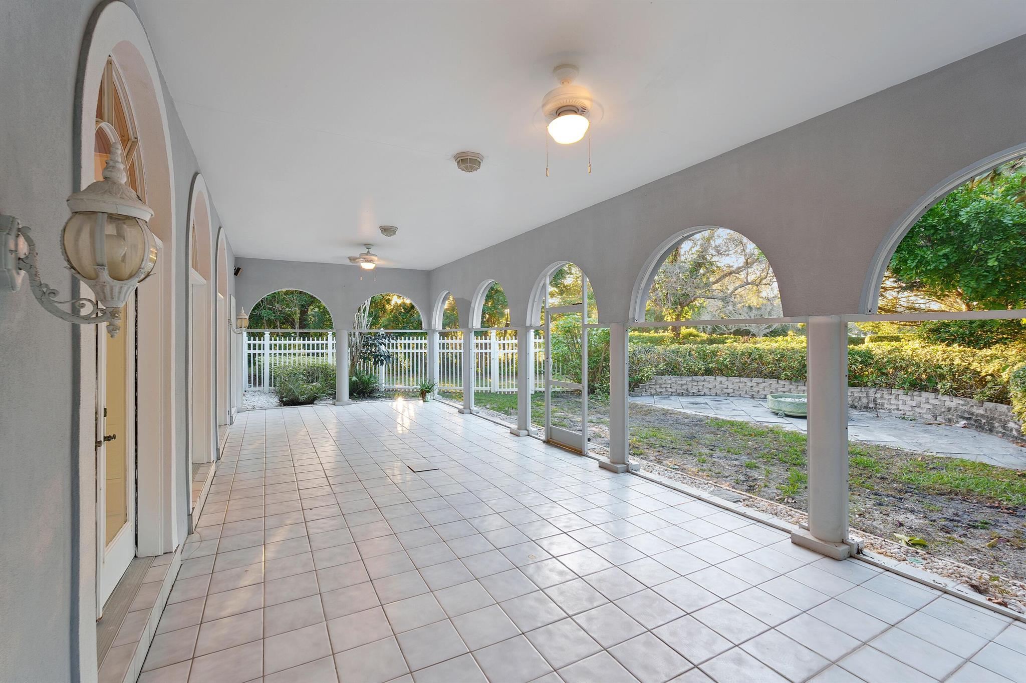 JUPITER HILLS VILLAGE - Residential