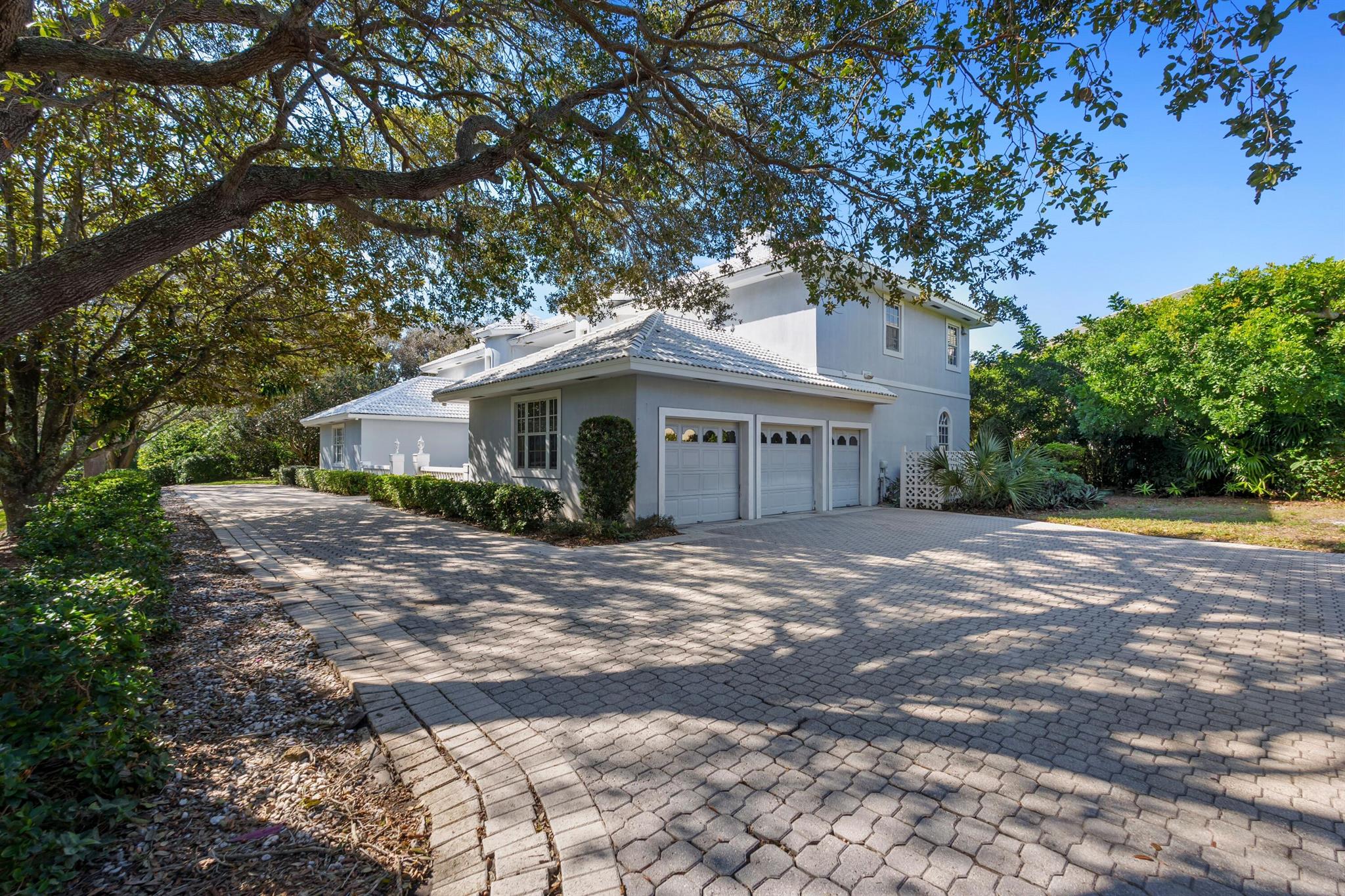 JUPITER HILLS VILLAGE - Residential