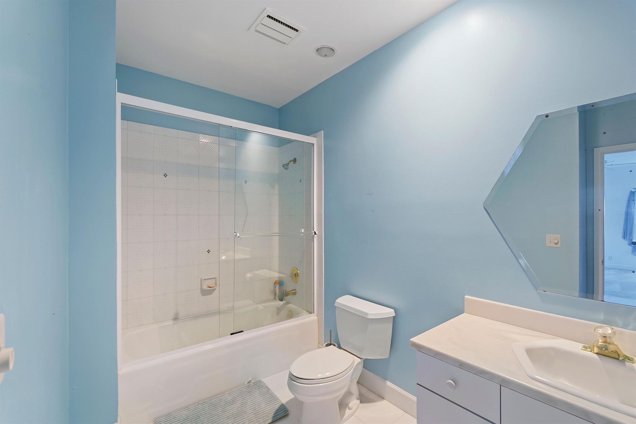 JUPITER HILLS VILLAGE - Residential