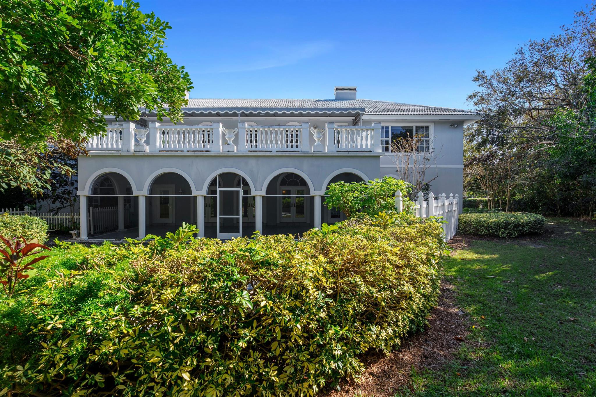 JUPITER HILLS VILLAGE - Residential