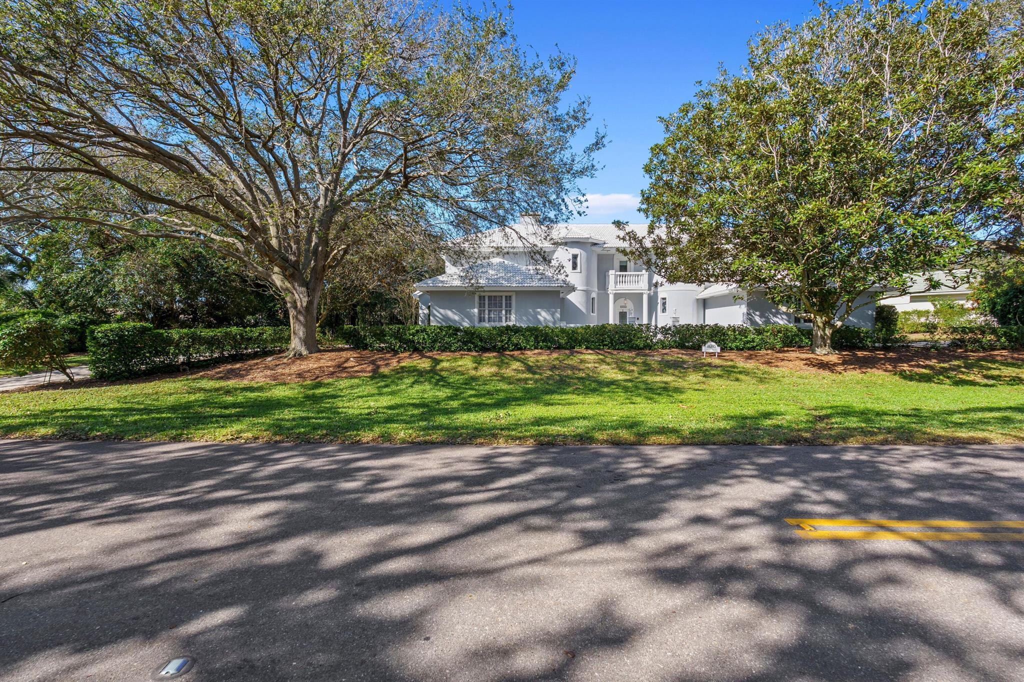 JUPITER HILLS VILLAGE - Residential