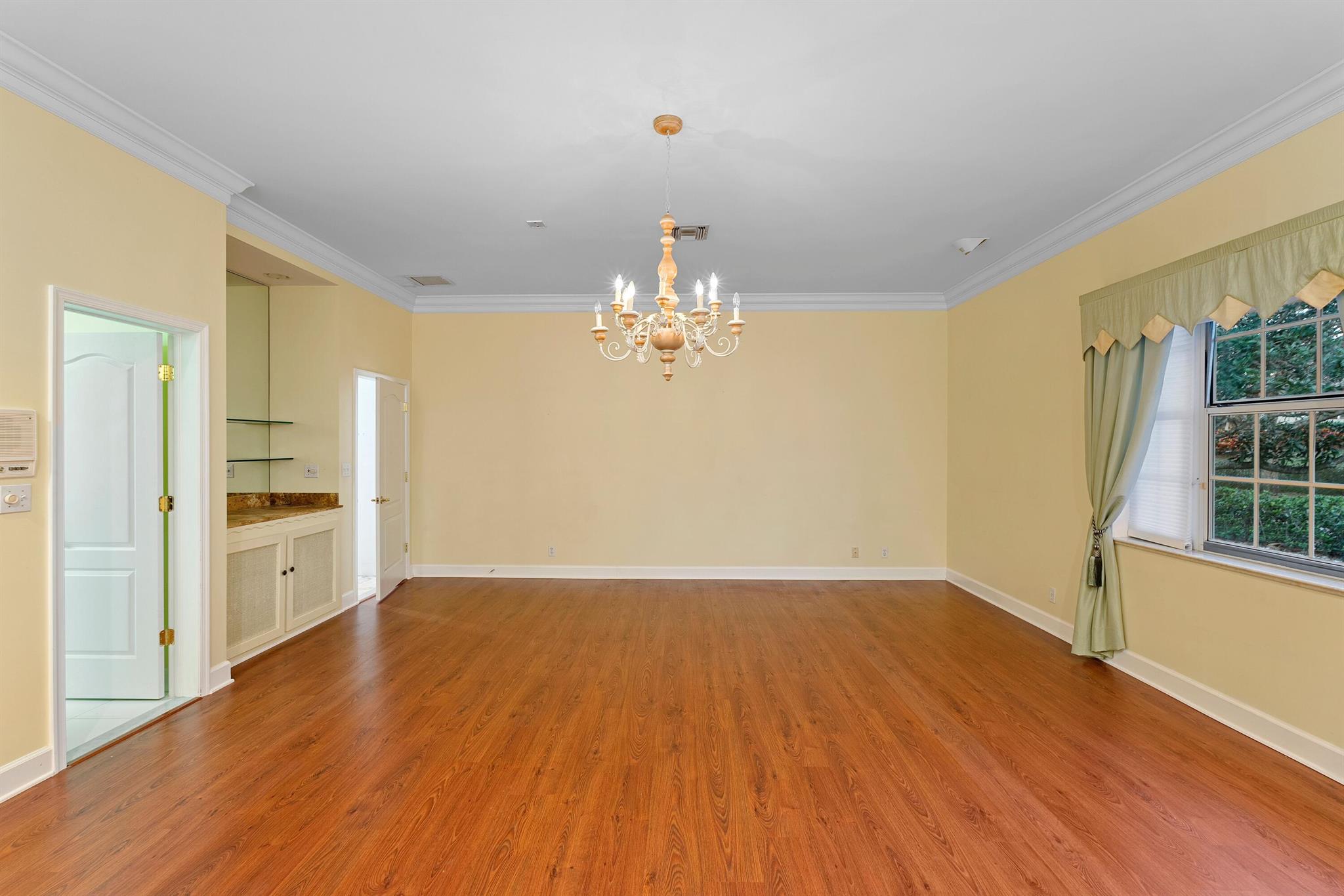 JUPITER HILLS VILLAGE - Residential