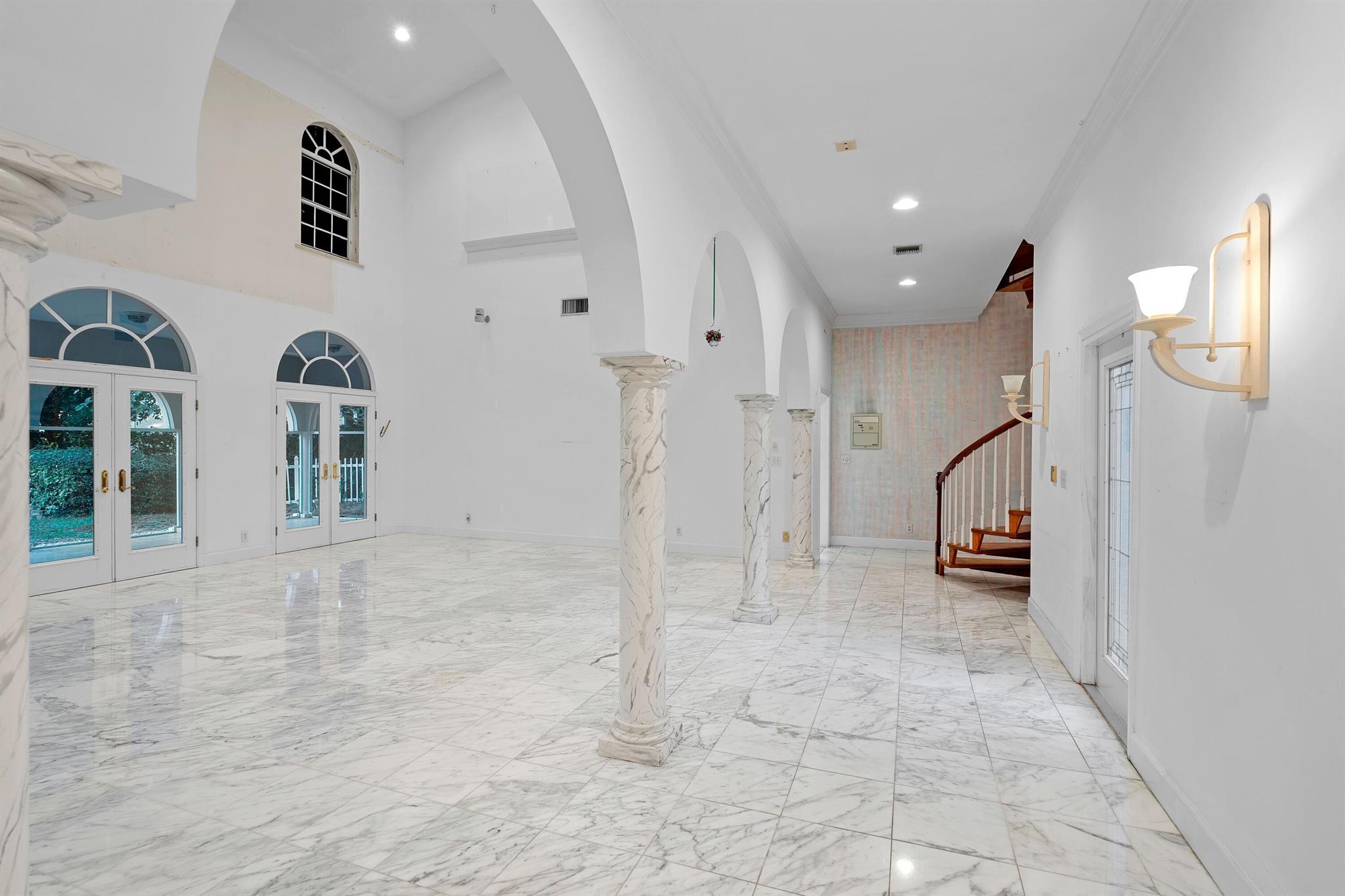 JUPITER HILLS VILLAGE - Residential