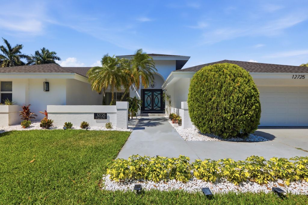 Photo of 12725 Kingsway Road, Wellington, FL 33414 (MLS # B26025004)