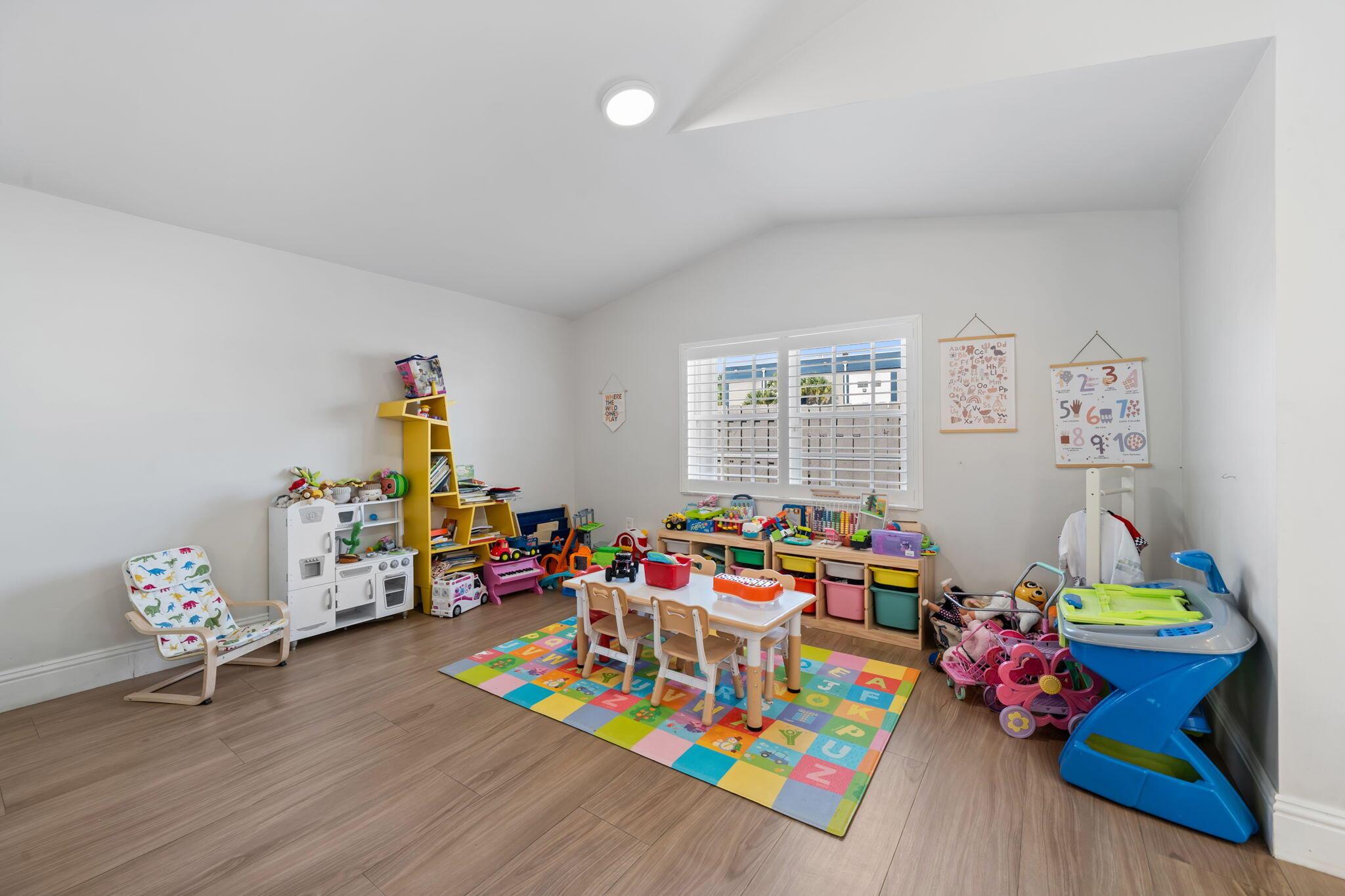 HOLIDAY SPRINGS VILLAGE S - Residential