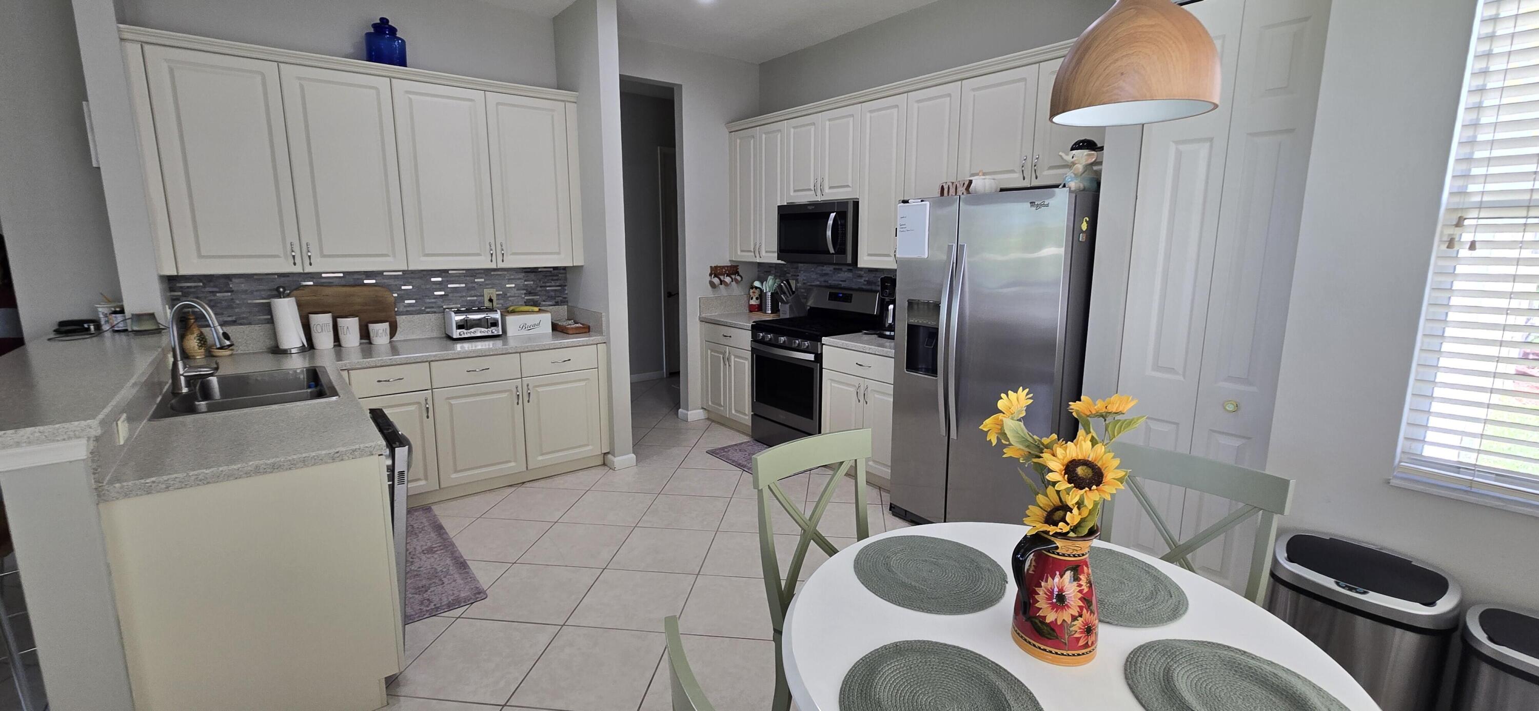 MAGNOLIA LAKES AT ST LUCIE WES - Residential
