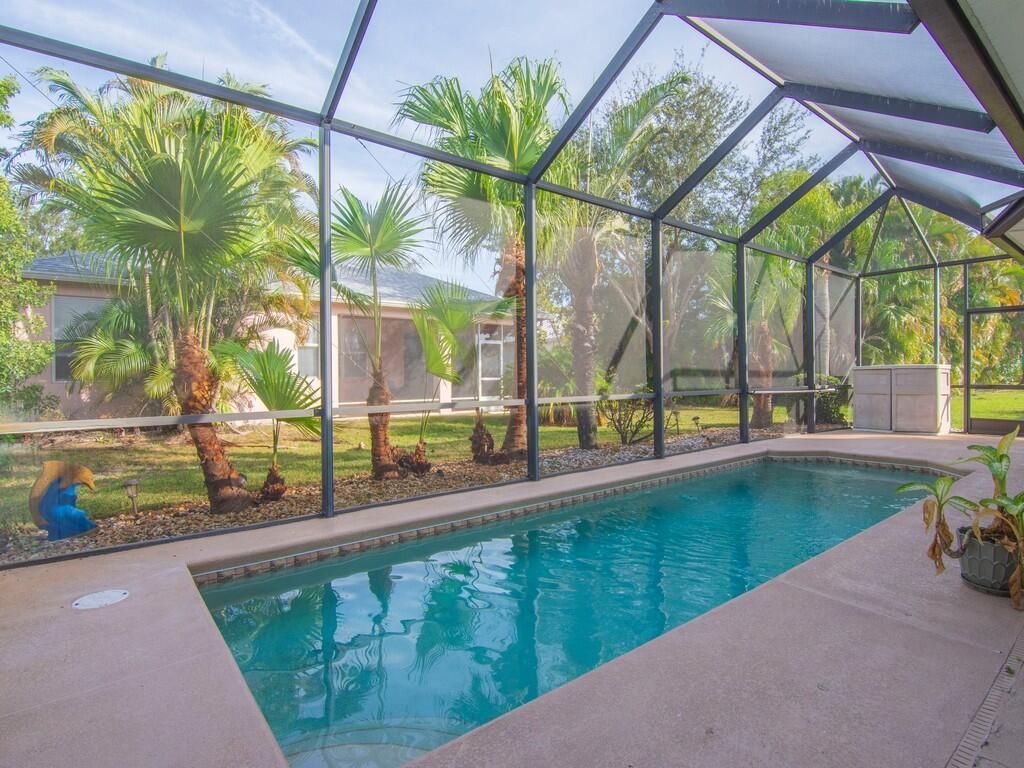 Photo of 4810 48th Avenue Avenue, Vero Beach, FL 32967 (MLS # R11156447)