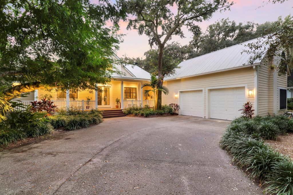 Photo of 2590 Natures Way, Palm Beach Gardens, FL 33410 (MLS # R10928706)