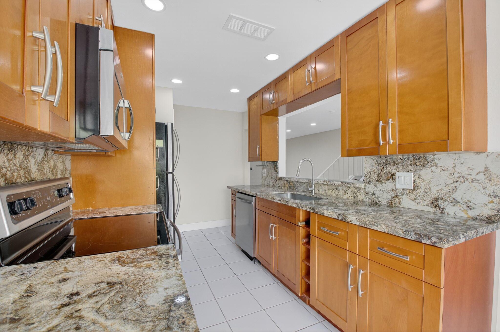 HORIZONS OF BOCA LAGO CON - Residential Lease