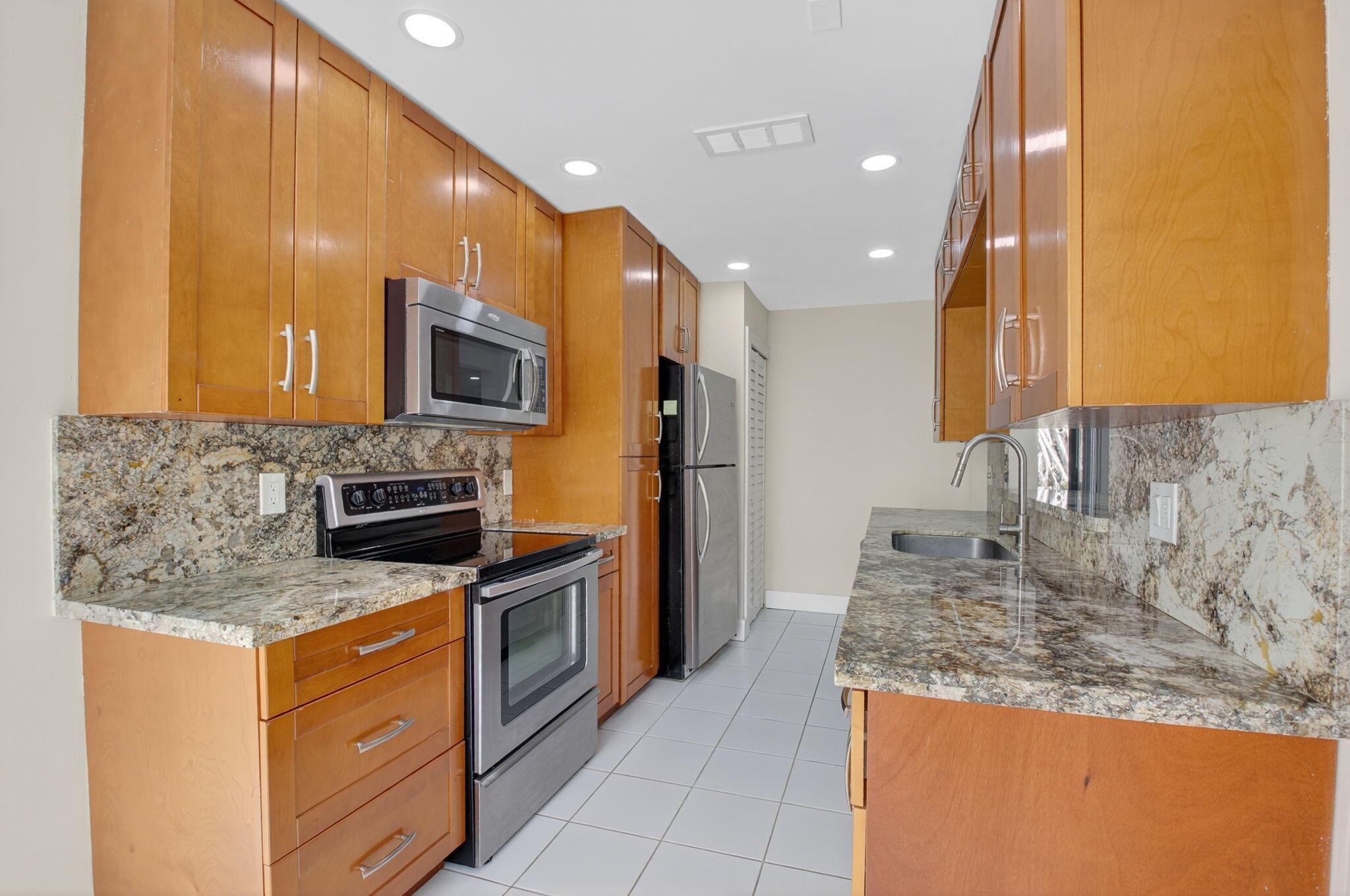 HORIZONS OF BOCA LAGO CON - Residential Lease