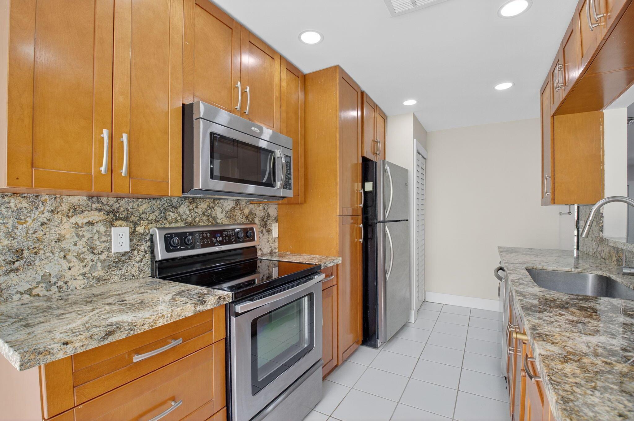 HORIZONS OF BOCA LAGO CON - Residential Lease