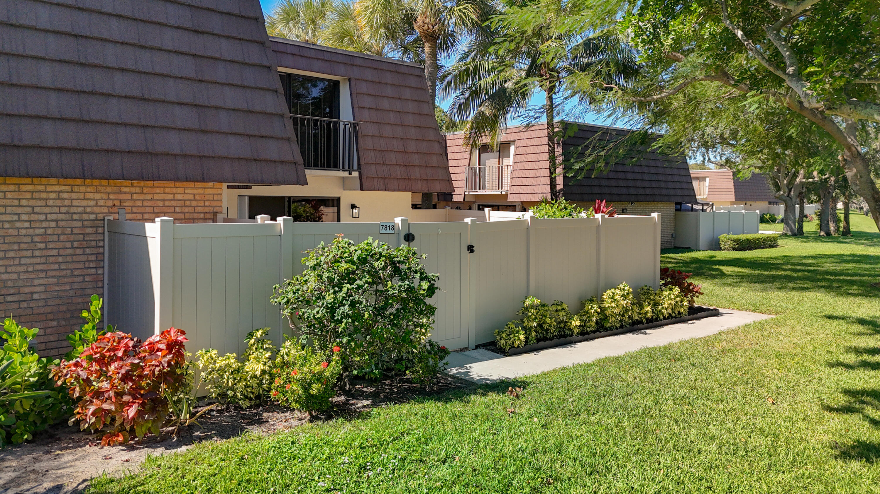 HERITAGE VILLAGE OF P B L - Residential