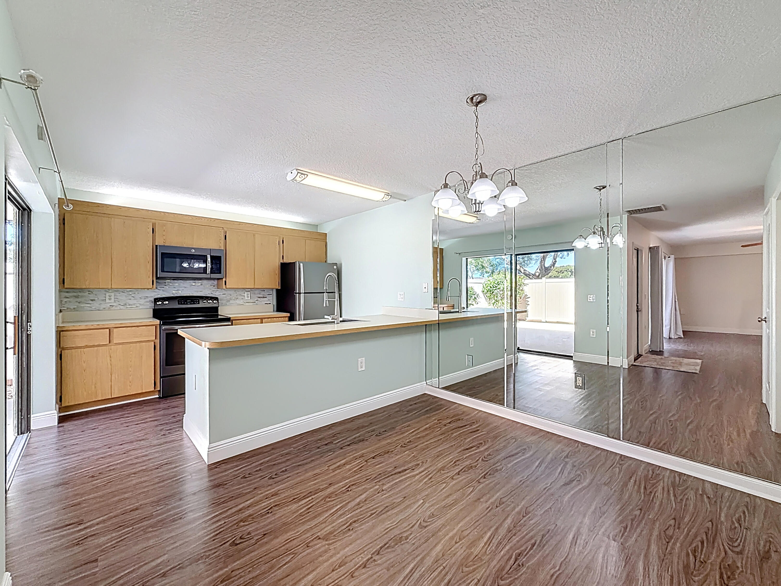 HERITAGE VILLAGE OF P B L - Residential