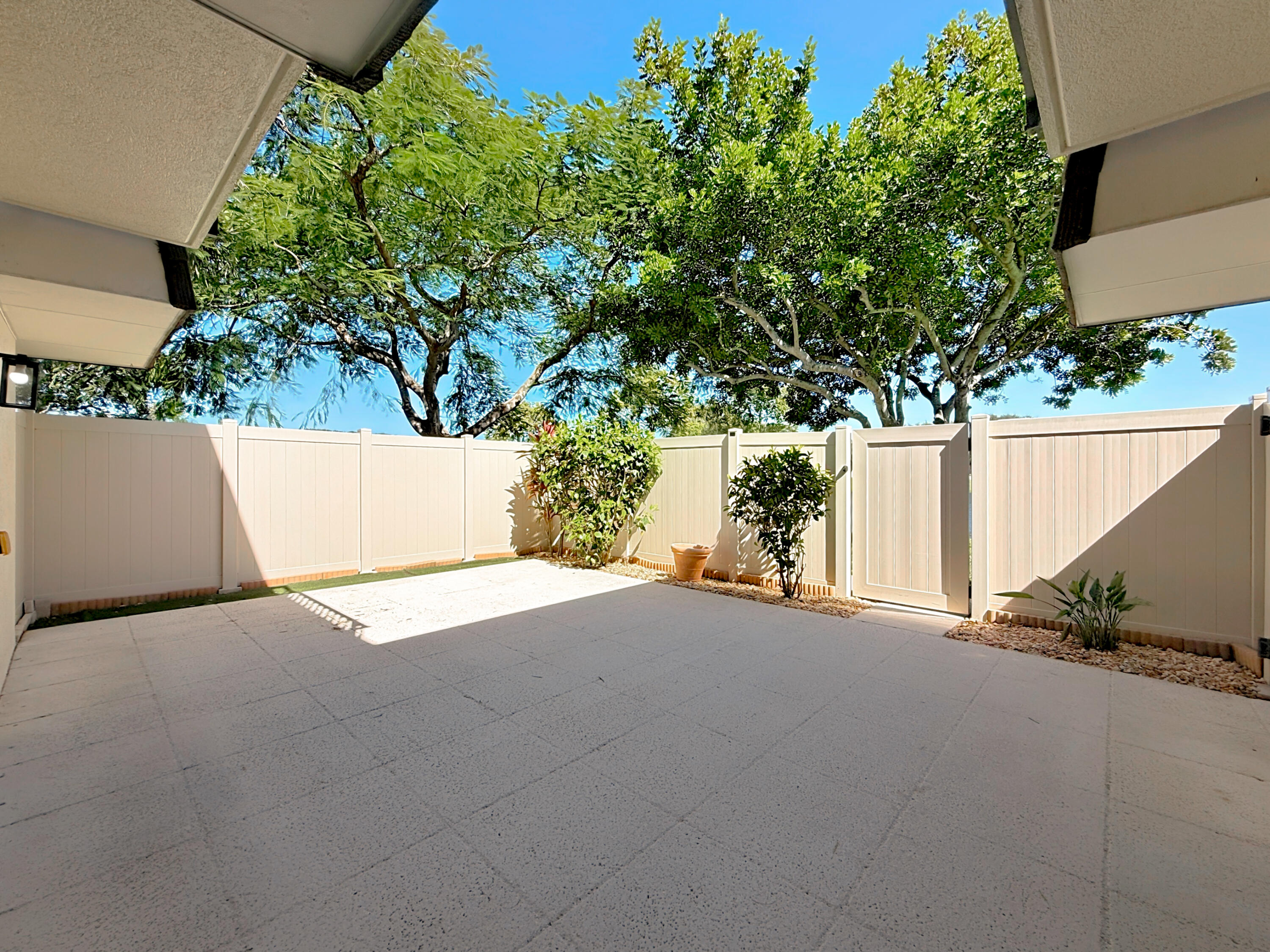 HERITAGE VILLAGE OF P B L - Residential