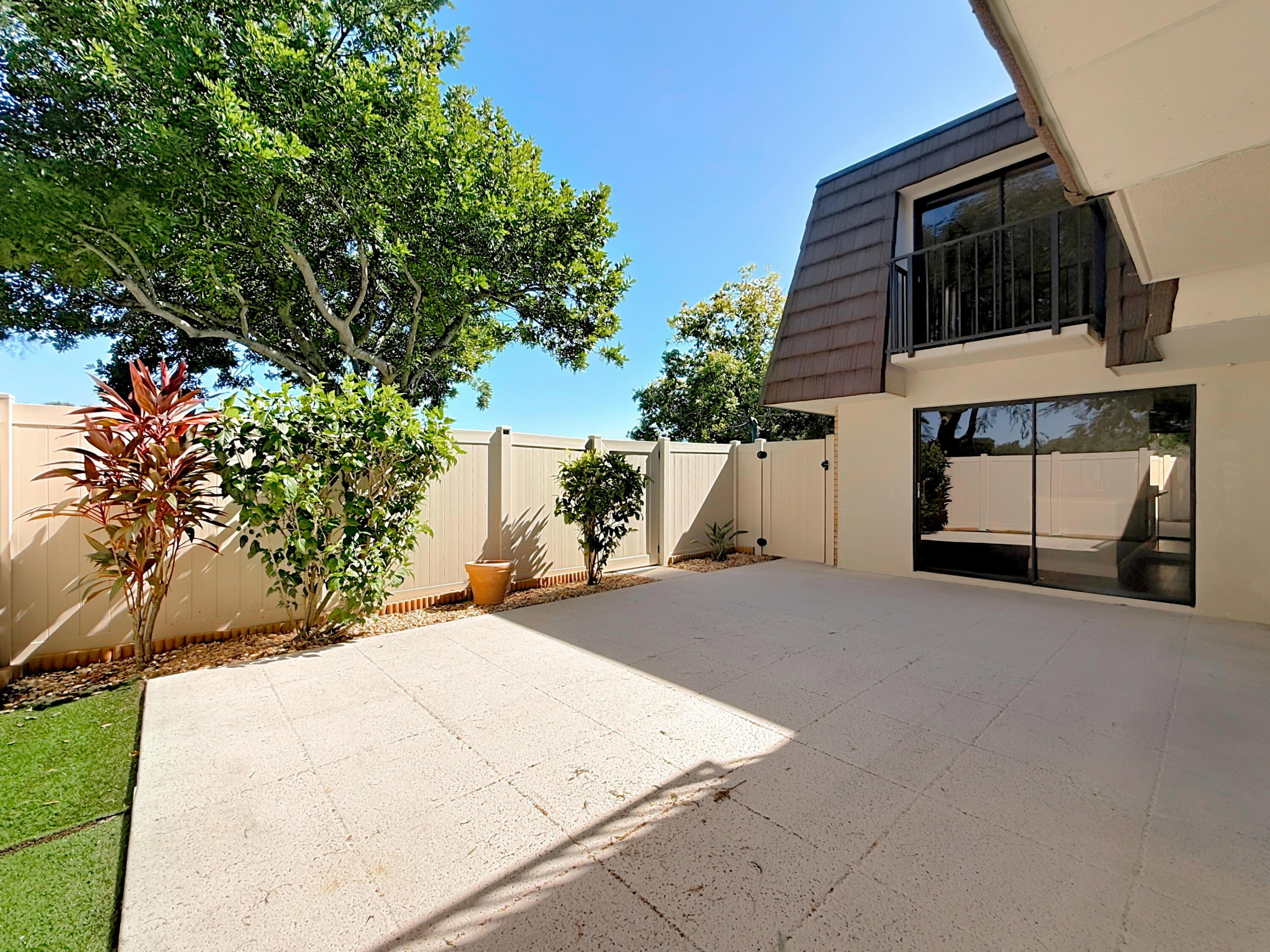 HERITAGE VILLAGE OF P B L - Residential