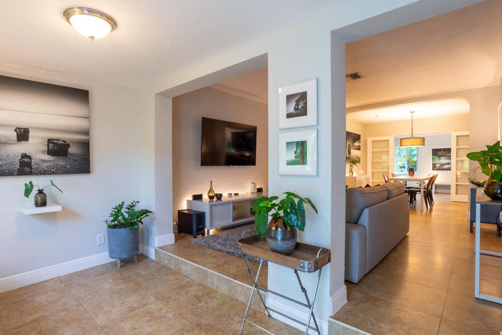 Photo of 1401 NE 17th Way, Fort Lauderdale, FL 33304 (MLS # B26048391)